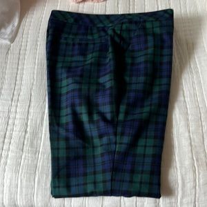 Vineyard Vines black watch plaid ankle pants.